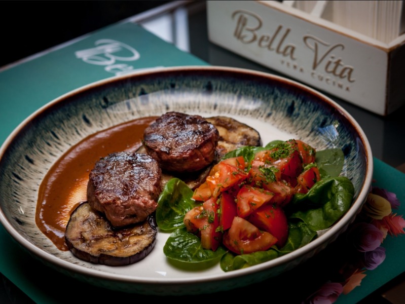 NEW Медальйони із телятини з баклажанами та соусом деміглас / Veal medallions with eggplant and demi-glace sauce