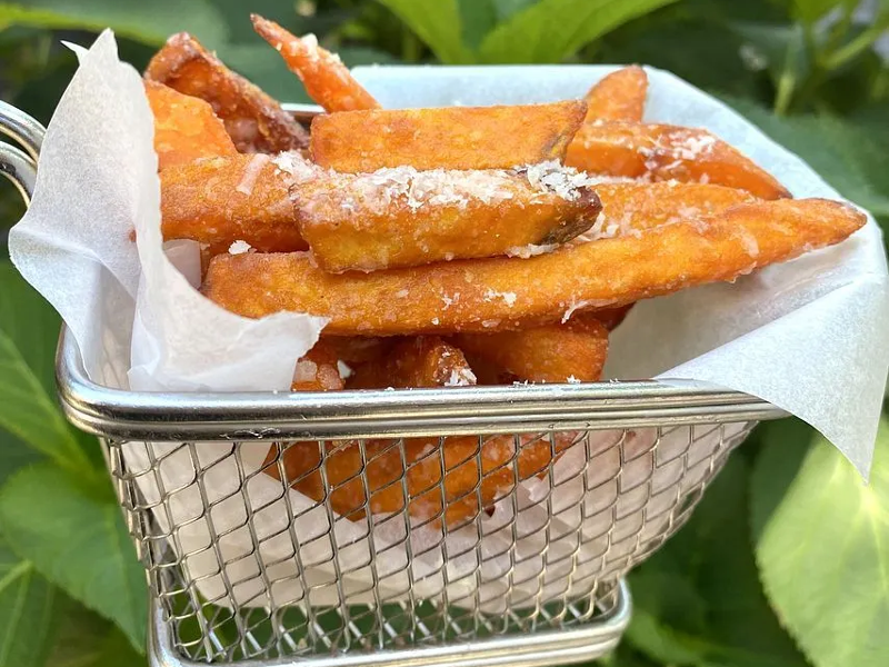 Батат фрі з пармезаном / Sweet potato fries with Parmesan