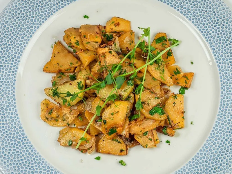 Смажена картопля з зеленню / Fried potatoes